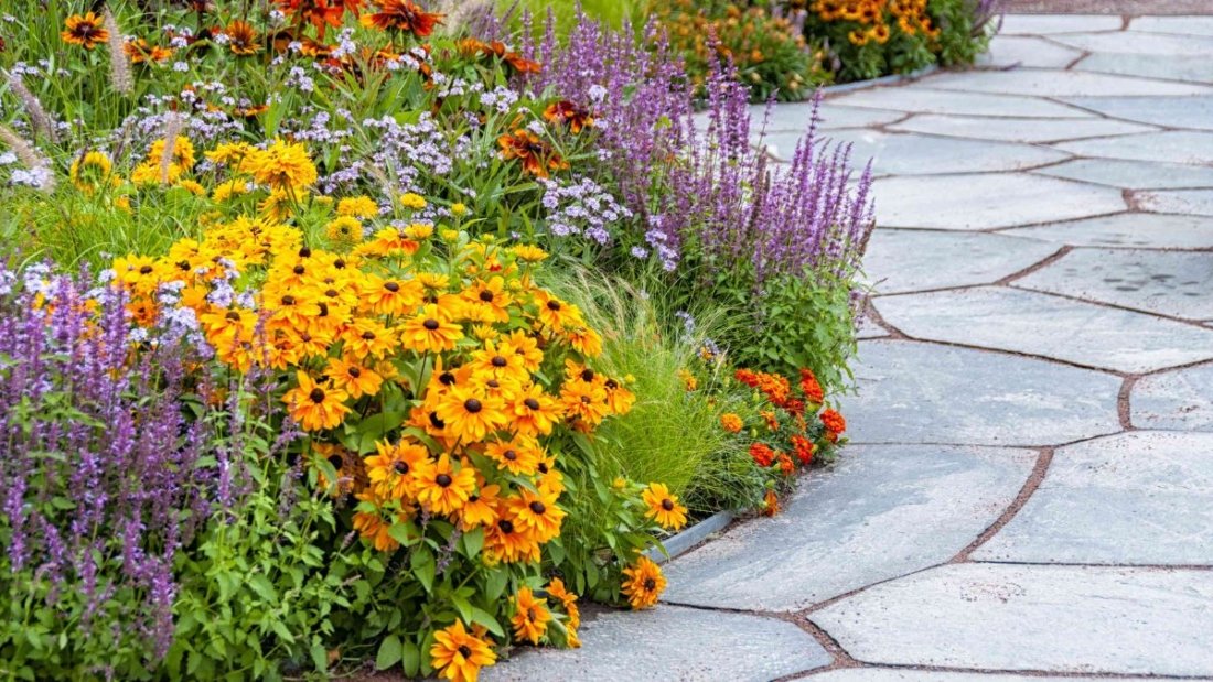 5 Beautiful Perennial Flower Bed Ideas That Return Every Year